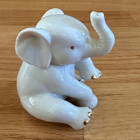 Lenox Baby Elephant Sitting Elephant Trunk Up Elephant - Picture 2 of 11